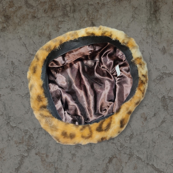 ACCESSORIES Faux Fur Animal Print Cossack Shaka Hat - Picture 5 of 6